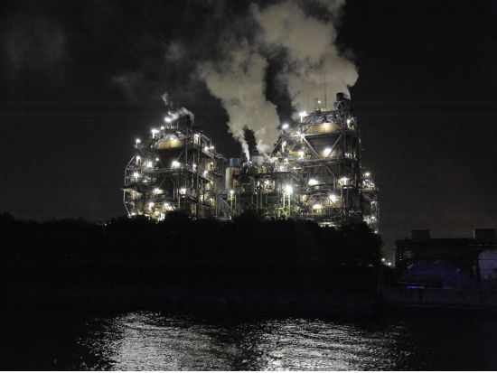 工場夜景ジャングルクルーズ　夜景のプロがプロデュース！快適なラグジュアリークルーザー採用＆工場夜景ガイドの解説付き＜1名から催行／90分／ピア赤レンガ桟橋発＞ 