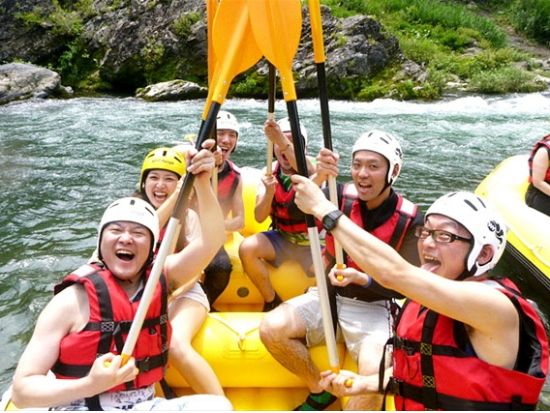 奥多摩ラフティングツアー みんなで楽しい思い出を作ろう！室内更衣室＆冷房完備 ＜4～10月／午前または午後／BBQ付プランあり／青梅市＞by クルーソー