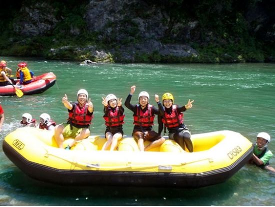 奥多摩ラフティングツアー みんなで楽しい思い出を作ろう！室内更衣室＆冷房完備 ＜4～10月／午前または午後／BBQ付プランあり／青梅市＞by クルーソー