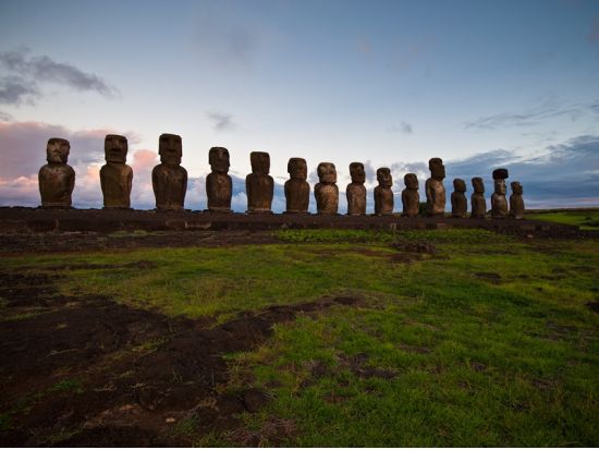 【イースター島】大人気ツアー同時申し込みプラン☆お得な価格で楽しもう！アフ・アキビ＋オロンゴ＆ラノ・カウ＋アナケナ＜混載／3日／英語ガイド／ハンガ・ロア村発＞