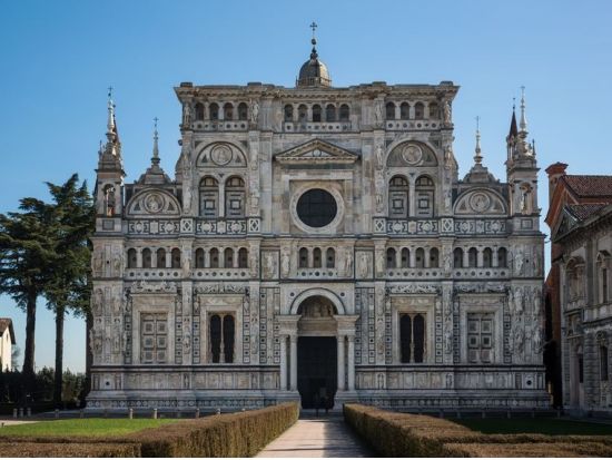 ロンバルディア州 日帰り観光ツアー　クレモナ＆ベルガモ＆パヴィア修道院 ＜貸切／送迎付／ミラノ発＞