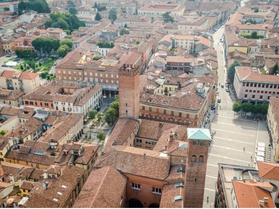 ロンバルディア州 日帰り観光ツアー　クレモナ＆ベルガモ＆パヴィア修道院 ＜貸切／送迎付／ミラノ発＞