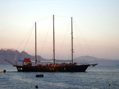 greece_santorini_cruise_sunset