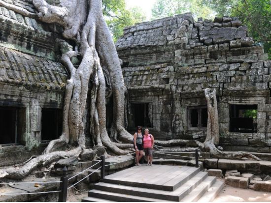 【混載】アンコールワット＋トム＋タ・プローム3大遺跡観光ツアー☆ベテランガイドとゆったり鑑賞！最大8名まで＜午前／日本語ガイド＞