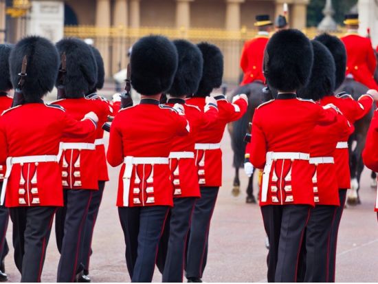 ロンドン半日観光ツアー　ウェストミンスター寺院入場＋衛兵交代見学＋バッキンガム宮殿外観見学＜英語＞