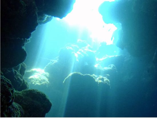 青の洞窟探検＆ウミガメビーチシュノーケリングツアー！（半日）大自然の贈り物！＜送迎あり＞