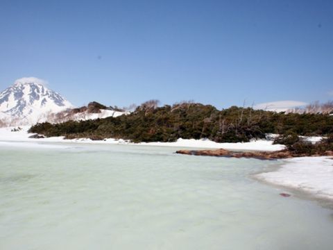 ゴールデンウィーク限定　知床スノートレッキング　残雪が残る羅臼湖へスノーシューでLet‘Go♪ 雪遊びもできちゃう！＜4月27日～5月9日／送迎付／ウトロ温泉＞