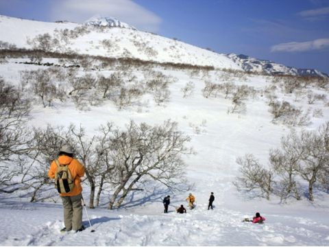 ゴールデンウィーク限定　知床スノートレッキング　残雪が残る羅臼湖へスノーシューでLet‘Go♪ 雪遊びもできちゃう！＜4月27日～5月9日／送迎付／ウトロ温泉＞