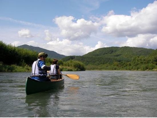 空知川 カナディアンカヌーで川下り体験 安定感のあるカヌーで、ゆっくりと進む時間、川の流れを体験しよう＜4～10月／富良野市＞