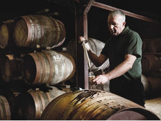 スコットランド　ウィスキー蒸留所めぐり日帰りツアー ＜試飲付／英語ドライバーガイド／エジンバラ発＞