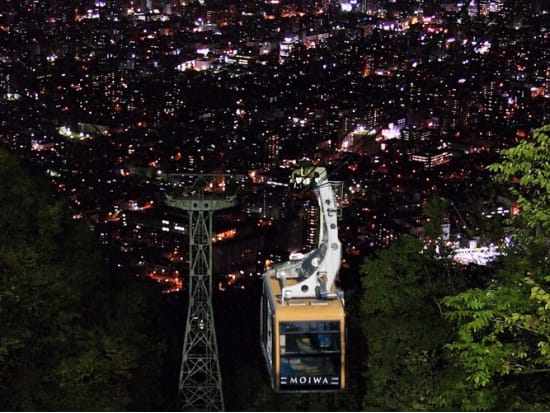 貸切観光タクシー 札幌の夜景ライトアップツアー 藻岩（もいわ）山＆旭山記念公園へ＜4名参加で1名6,500円～＞