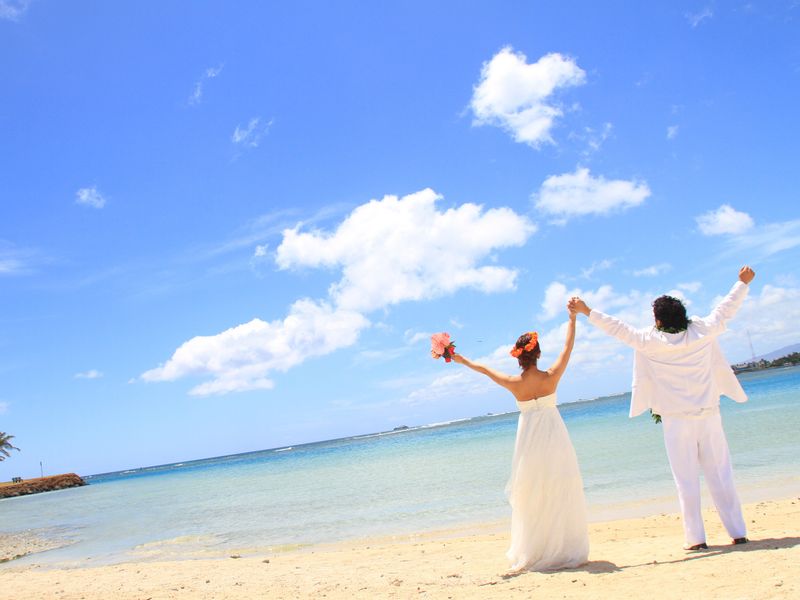 ハワイ ビーチフォト 日本語の撮影アテンド付きで安心 豪華なリムジン送迎 街フォト付きプランあり メモリアル シンデレラパッケージ 撮影 衣装 メイク ハワイ オアフ島 ホノルル の観光 オプショナルツアー専門 Veltra ベルトラ