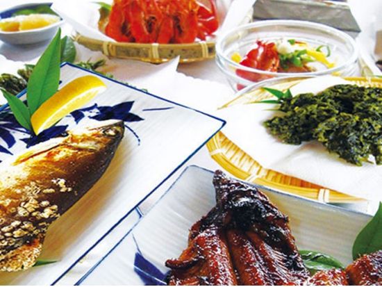 貸切屋形船　四万十川の定番観光クルーズ！　グループ旅行や記念日に屋形船を貸切＜お食事オプションあり／1時間／選べる乗船時間／四万十市＞by 四万十の碧