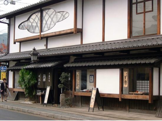 和菓子作り体験 町屋造りの老舗和菓子店で和菓子作り 嵐山駅から徒歩15分＜和菓子3～4種類＋お抹茶／2名～／持ち帰り可／手ぶら参加OK＞ by 甘春堂 嵯峨野店