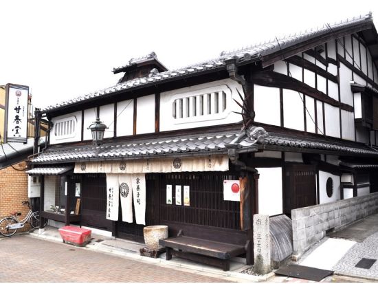 和菓子作り体験 町家造りの老舗和菓子店で和菓子作り 清水寺からアクセス良好＜和菓子3～4種類＋お抹茶／2名～／持ち帰り可／手ぶら参加OK＞ by 甘春堂 東店 