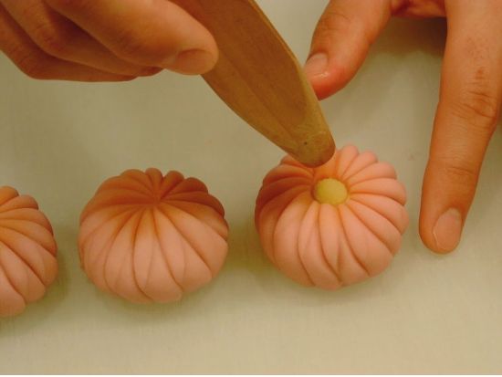 和菓子作り体験 町家造りの老舗和菓子店で和菓子作り 清水寺からアクセス良好＜和菓子3～4種類＋お抹茶／2名～／持ち帰り可／手ぶら参加OK＞ by 甘春堂 東店 