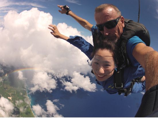 サイパン スカイダイビング  海と空の絶景を高度2400メートルから！ 選べる時間帯＜送迎あり＞