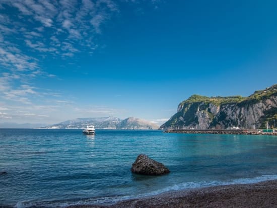 カプリ島 青の洞窟 イタリアの観光 オプショナルツアー専門 Veltra ベルトラ
