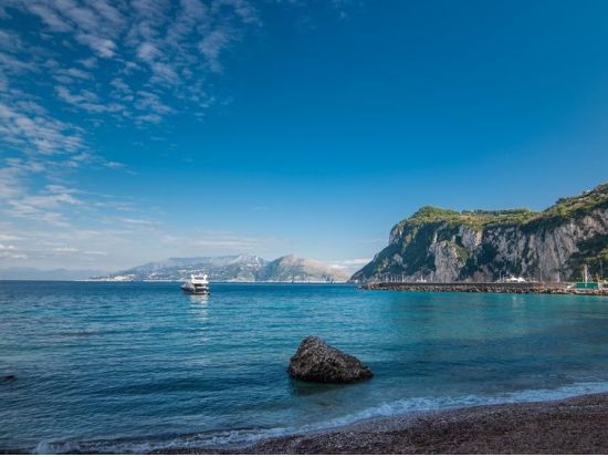 カプリ島 青の洞窟＆ソラーロ山観光 1日ツアー＜ガイド貸切／日本語／ナポリ発着＞by Zenzero