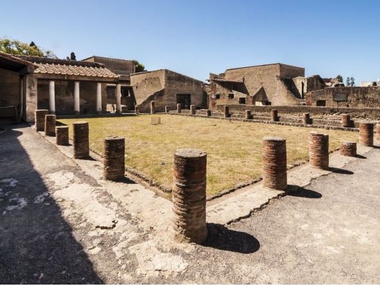 【プライベートツアー】ポンペイ＆ヘルクラネウム遺跡 1日観光＜秘儀荘or大劇場見学選択可／6時間／日本語／ナポリ発＞by Zenzero