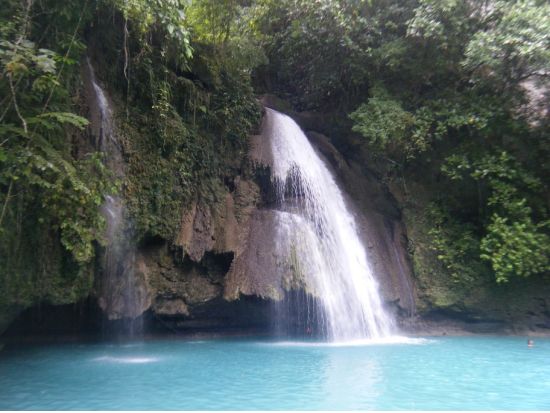 癒しの絶景スポット！エメラルドグリーンのカワサンフォール滝トレッキングツアー　ウミガメ＆イワシの大群シュノーケル付きプランあり＜日本語ガイド／昼食付＞  