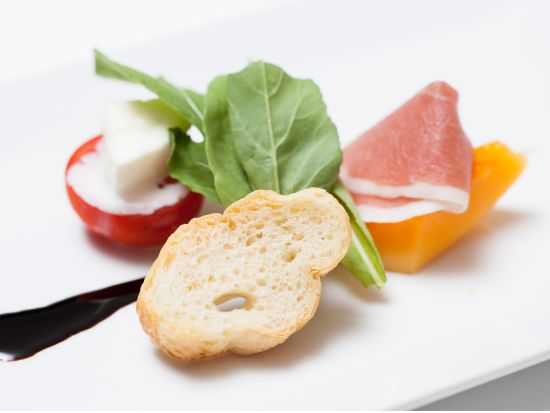 タオルミーナ・シチリアン・キュイジーヌ　食事券＆事前予約　本格シチリア料理のランチプラン＜昼食／ワイキキ・ビーチ・ウォーク内＞