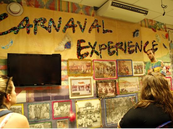 サンバ衣装試着OK！サンバカーニバル・コスチューム倉庫＆山車制作工場見学半日ツアー＜英語ガイド／リオ・デ・ジャネイロ発＞