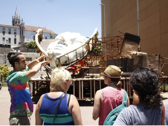 サンバ衣装試着OK！サンバカーニバル・コスチューム倉庫＆山車制作工場見学半日ツアー＜英語ガイド／リオ・デ・ジャネイロ発＞