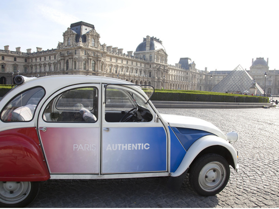 クラシックカー2CVでめぐる　パリ市内観光ツアー ＜貸切／英語ドライバー＞