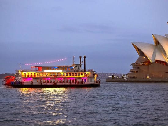 シドニー・ショーボート(Sydney Showboats)夜景ディナークルーズ☆ラグジュアリーな蒸気船で華麗なエンターテイメントショー＆贅沢コースディナー