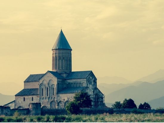【プライベートツアー】2つの修道院を巡る カヘティ地方日帰りツアー＜車＋ガイド貸切／昼食付／トビリシ発＞