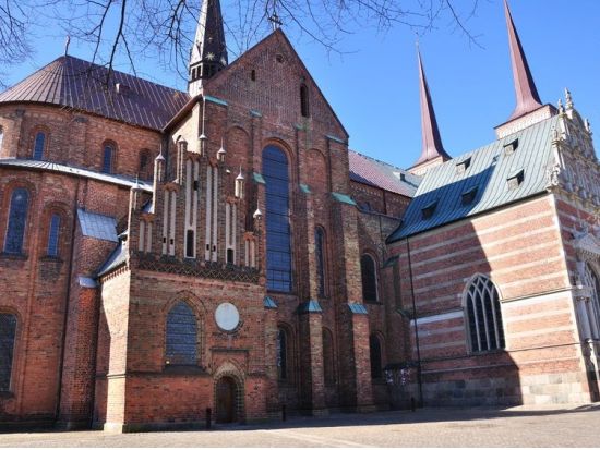 おすすめガイド ウィンザー庸子さんがご案内 世界遺産ロスキレ大聖堂 半日観光ツアー＜貸切／午前／コペンハーゲン発＞