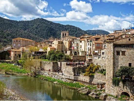 カタルーニャ地方4つの村めぐり　1日観光ツアー ＜英語ガイド＞