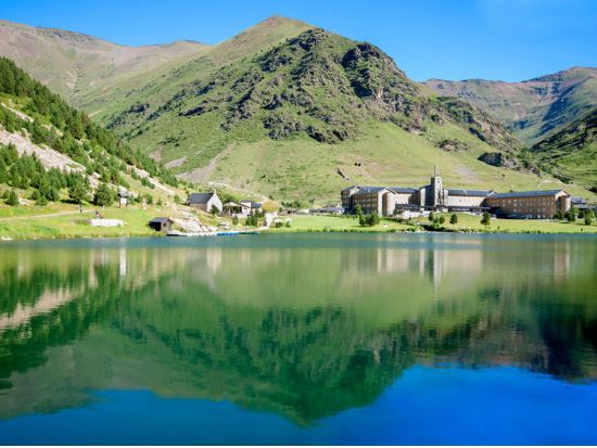 ピレネー山脈 1日観光ツアー　ビック＆ケラルブス＆ヌリア渓谷 ＜英語ガイド＞