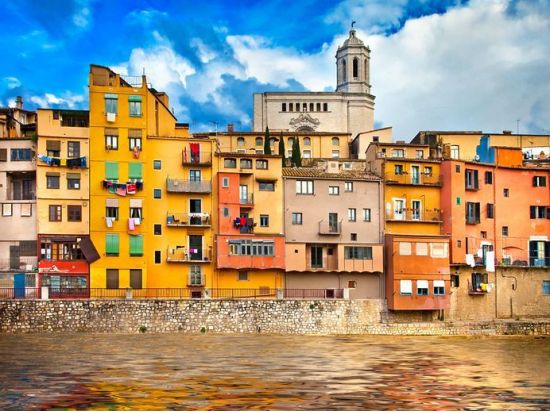 古都ジローナ＆美しい海岸リゾート コスタ・ブラバ　3つの人気観光地を1日で巡る観光ツアー ＜英語ガイド＞