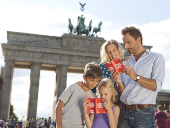 Berlin Welcome Card Family in Brandenburg Gate