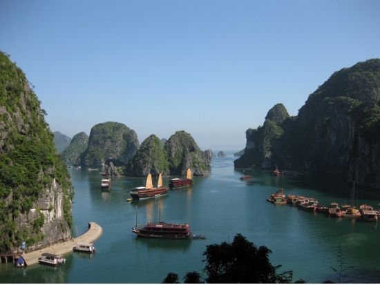 世界遺産ハロン湾日帰りツアー　鍾乳洞見学付き　貸切プランあり＜3時間クルーズ／日本語ガイド／海鮮ランチ＞by JTB