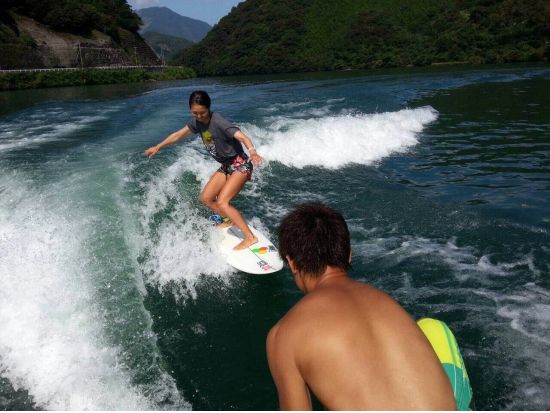 ウェイクサーフィン体験 プロの指導で初心者から経験者まで楽しめる！＜選べる時間帯/美郷町＞ by ウィズ