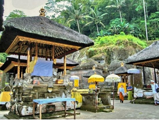 グヌンカウイ遺跡＆世界遺産ティルタ・エンプル寺院 1日観光ツアー　バリ最大の石窟遺跡をめぐる ＜昼食付き／日本語ガイド＞by JTB