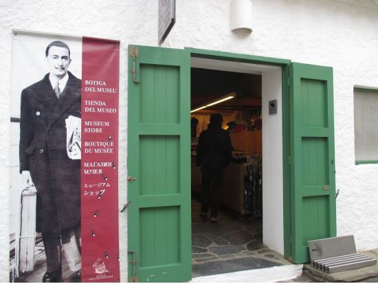 ダリ劇場美術館＆ダリの家美術館（卵の家）フィゲラス＆カダケス1日ツアー　専属日本語ガイドと巡るダリゆかりの地　自由時間に周れるダリ宝石美術館＜日本語／貸切＞