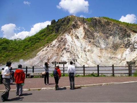 登別温泉泉源ウォッチングツアー　登別の魅力を歩く！湧き出るお湯に足を浸す天然足湯も楽しめる♪地獄谷＋奥の湯＋大湯沼＋大湯沼川天然足湯＜3～12月／泉源公園集合＞