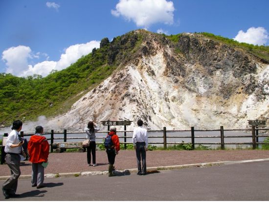 登別温泉泉源ウォッチングツアー　登別の魅力を歩く！湧き出るお湯に足を浸す天然足湯も楽しめる♪地獄谷＋奥の湯＋大湯沼＋大湯沼川天然足湯＜3～12月／泉源公園集合＞