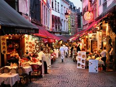 6.-brussels-by-night.-restaurant.-gourmet.-tour.-what-to-do.-where-to-go.-places-to-visits.-culinar-tour-1100x733