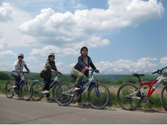 富良野 サイクリングツアー マウンテンバイクで富良野の丘陵地帯を駆け抜けよう！＜4～11月／富良野市内ホテル送迎付き＞
