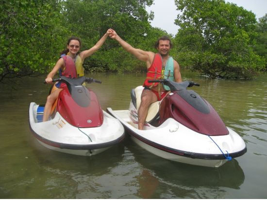 マリンスポーツ・アグレッシブパッケージ　選べるプラン（フライボード、バナナボート、ジェットスキーなど）＜ホテル往復送迎付／昼食付＞