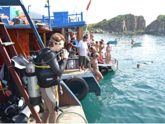 ニャチャン　体験ダイビング　自然保護区ムン島＋モッ島見学　＜2ダイブ／現地ガイド 日本語可／ビュッフェランチ＞