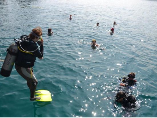 ニャチャン　体験ダイビング　自然保護区ムン島＋モッ島見学　＜2ダイブ／現地ガイド 日本語可／ビュッフェランチ＞