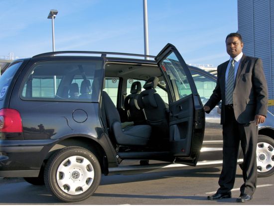 【空港送迎】グラスゴー空港 ⇔ グラスゴー市内 ＜貸切／英語ドライバー＞