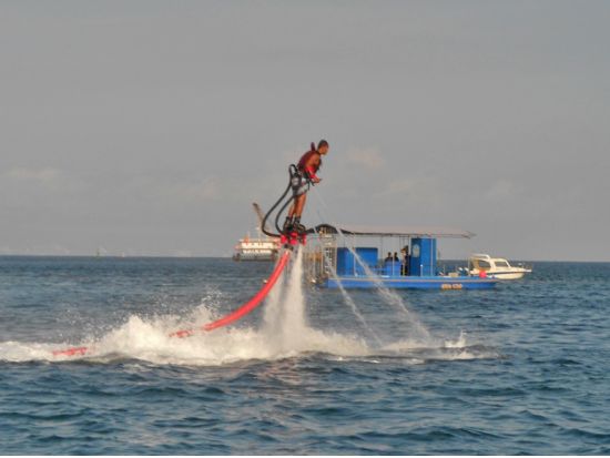 フライボード　大空を舞う不思議な感覚に大興奮！重い機材がないので、初心者や女性にオススメ＜ホテル往復送迎付＞