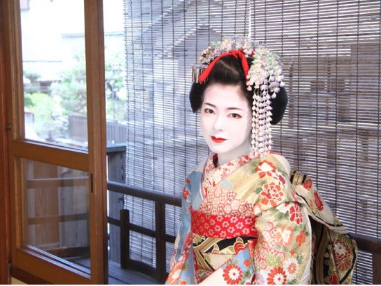 舞妓変身体験 お座敷撮影プラン 芸妓への変更・お庭撮影可＜京都市／祇園＞by 舞妓体験処 ぎをん彩